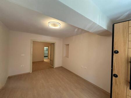 Ambient per Zyre tek Myslym Shyri! 600 € /Muaj