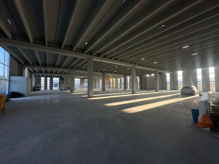 Ambient Komercial me qera 2-katesh 5300 m2 prane Ktheses se Rinasit