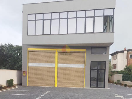 Jepet më qera ambient komercial 360 m2 pranë TEG
