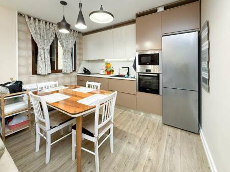 Villa 4 Piani in Vendita, Via 4 Deshmoret