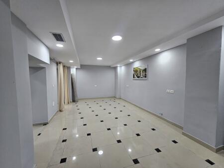 Ambient biznesi per qera prane Markates