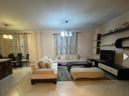Jepet apartament 3+1+2+verande+parkim ne Selite