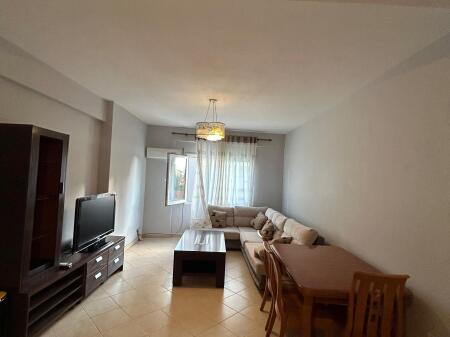 Jepet apartament 2+1+2 tek Komuna e Parisit