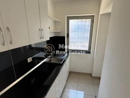 Business Premises for Rent, Mine Peza Street, 800 euros/month