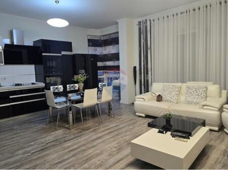 Apartament 2+1 per qira tek Liqeni i Thate.