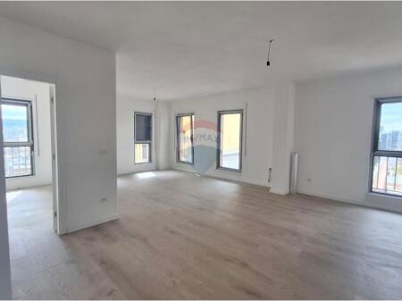Apartment 3+1+ Veranda near the Red School!
