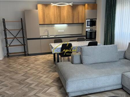 APARTAMENT ME QERA 3+1 PAZARI I RI 900 EURO