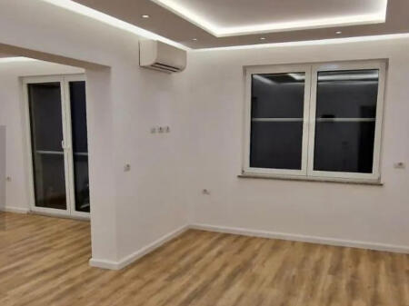 Jepet apartament 120 m2 per biznes ose banim tek kafe flora, qender