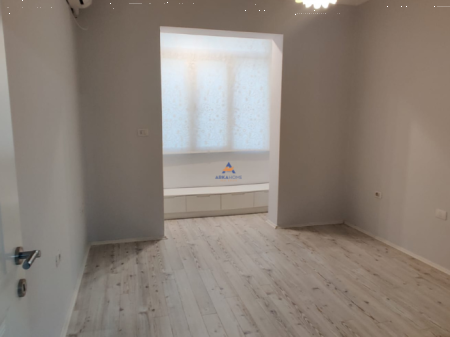 JEPET ME QERA APARTAMENT PER ZYRE 110M2 "KRYQEZIMI I 21 DHJETORIT" 800 EURO