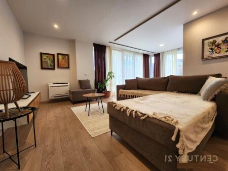 Ofrohet apartament 3+1+2 tualete per qera Kopshti Botanik