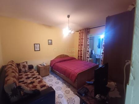 🏡 Shitet apartament 2+1 pranë Shkollës “Niket Dardani”
