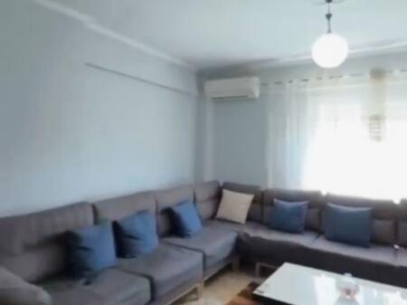 🏢Rruga Dritan Hoxha,prane Klinikes Glob jepet me qera apartament ,2+1,i mobiluar 60,000 Leke