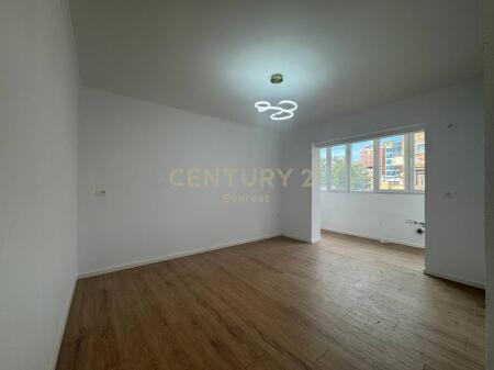 🏠 Apartment 2+1 for sale in the 21 Dhjetori area, near Ambulance No. 9