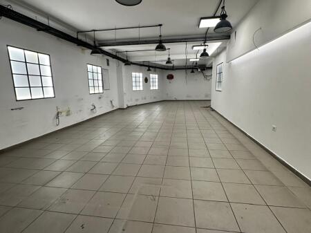 Jepet Ambjent+verande+poste parkimi,  me Qira – 700 m² 📍 Stadiumi Dinamo