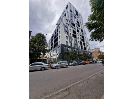 CORNER, BUZE RRUGE KRYESORE 160M2 Ambient Komercial me Qira – Rruga e Barrikadave, Qendër, Tiranë