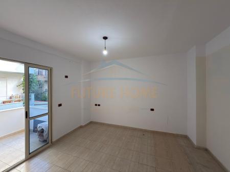 Shitet, Apartament 3+1 rruga Rrapo Hekali.