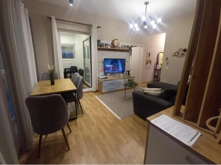 Shitet Apartament 2+1+2 tek Kompleksi Mangalem