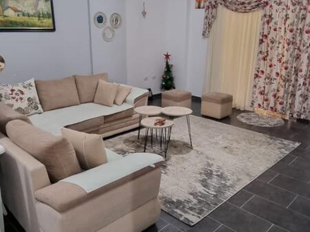 Jepet me qera Apartament 1+1  Adresa : Fresk  E mobiluar Kati 2  Cmimi 40,000 lek lirohet ne daten 5