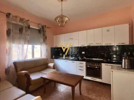 JEPET HYRJE 3+1 ME QERA TE SHALLVARET 1.500 EURO
