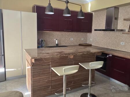 🏢Ish Parku Autobuzave,Rr.Frosina Plaku jepet me qera apartament 3+1+2,i mobiluar 700Euro