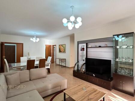 JEPET APARTAMENT 2+1+2 ME QERA PRANË RRUGËS SË KAVAJËS.