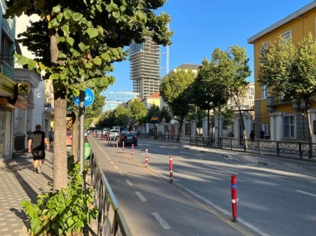 JEPET ME QERA AMBIENT BIZNESI 80M2 "TE RRUGA E DURRESIT" 1500 EURO