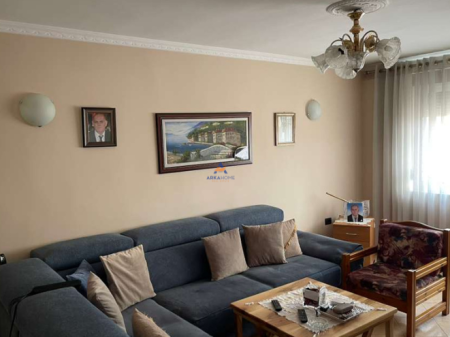 JEPET APARTAMENT ME QERA 1+1 "RRUGA FORTUZI" 800 EURO(CMIMI I DISKUTUESHEM)