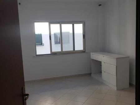 Jepet me qera Apartamenti 2+1 . Fresk . Stacioni i fundit i porcelanit , (Rruga e Thesarit )  300 mije leke