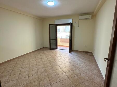 ZYRE ME QERA 118 M2 KOMUNA E PARISIT 75.000 LEKE