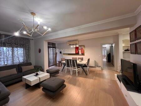OFROHET APARTAMENT 3+1+2 NË QENDËR, PRANË PIAZZËS