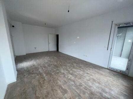 Shitet, Apartament 2+1+2, Kamez 87,500 €