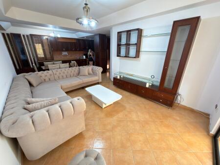 Apartament me qera 2+1+2 Tek 21 dhjetori