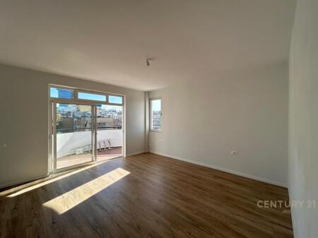 ZYRE ME QERA TE Rr. FORTUZI 900 € /Muaj