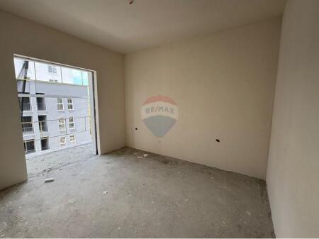 Shitet Apartament 1+1 Tek ish Sheshi Shqiponja !