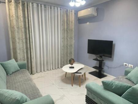 Aparatament 1+1 me qera te rrota kuqe 400 euro