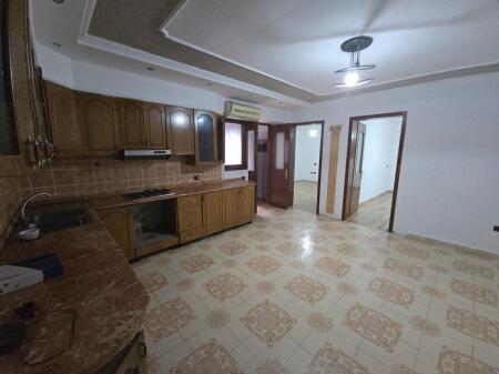 APARTAMENT 2+1 ME QERA TEK POLICIA DURRES