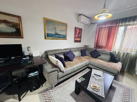 Jepet Me Qera Apartament 2+1+1 Ballkon