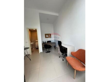 Shop for rent on Barrikadave street!