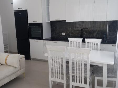Jepet me qira apartament 1+1 me garazh në Kompleksin Tudas, Astir