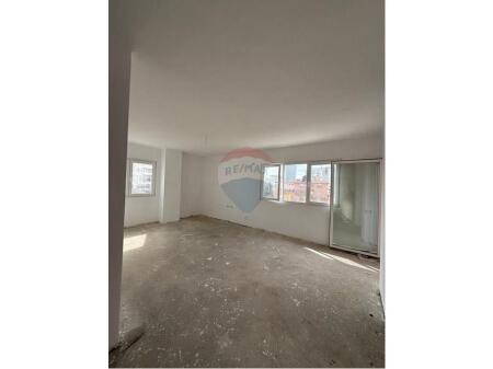 Shitet Apartament 2+1 Pazari i Ri