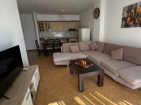 Apartament 2+1 me qira pranë rrethrotullimit në Astir