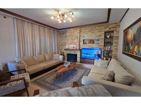 Apartament Luksoz 2+1+ballkon në Zemër të Bllokut