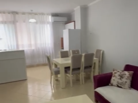 1+1 me Qera 📍Prane square 21 📌550€