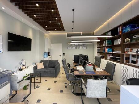 Business premises for sale in the Municipality of Paris near the Eleonora Foundation