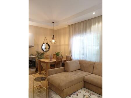 JEPET ME QIRA KATI I PARE I NJE VILE 1+1 + POST PARKIMI DHE VERANDE 650 € /Muaj