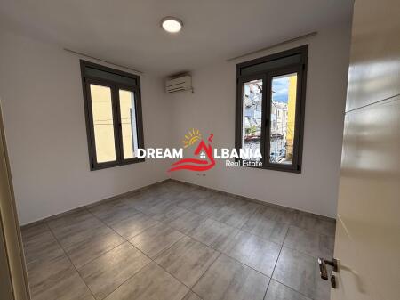 Zyre me qera tek Medreseja ( ID 42611375)