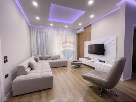 APARTAMENT LUKSOZ 2+1+PARKIM NE QENDER-PAZARI RI