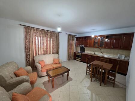 5 Maji Jepet Shtepi 2+1 Me Qera