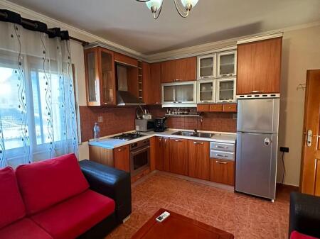 Fabrika e Miellit Apartament 2+1+  2 poste parkimi. Jepet me qera kati i dyte i nje vile private me hyrje te dedikuar.
