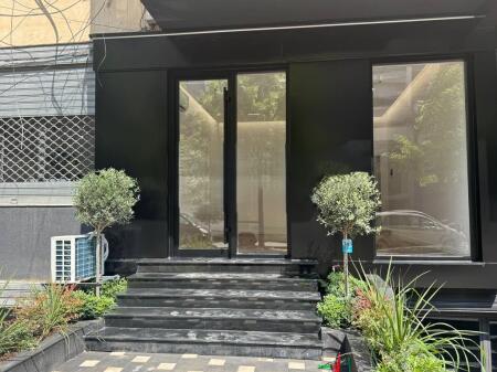 NEAR SQUARE 21, WE OFFER COMMERCIAL SPACE FOR RENT 800 € /Month